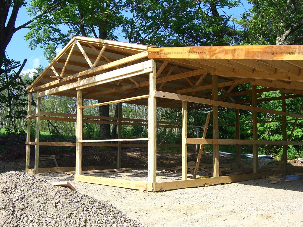 Free standing lean to pole barn